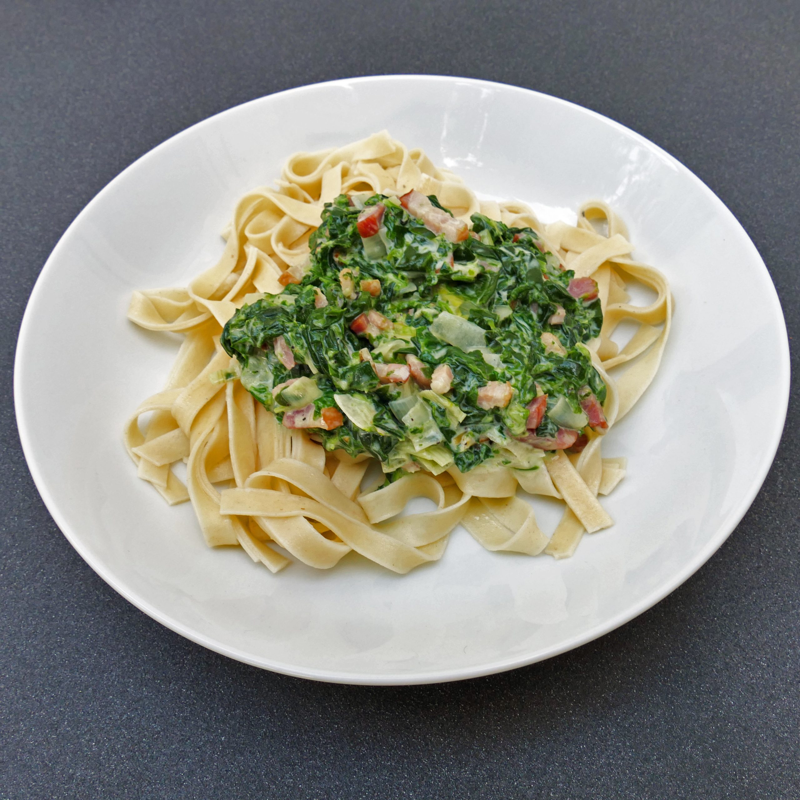 Creamy spinach and bacon with cornflour pasta